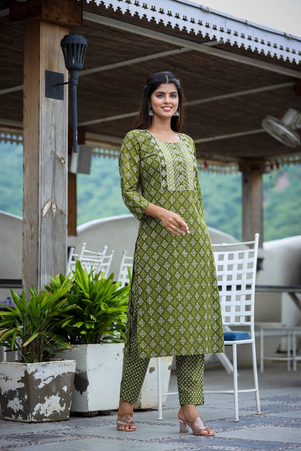 Kaajh Women's Green Printed Kurta Pant Set | Grocsy