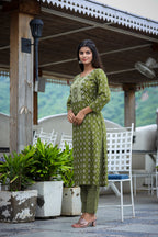 Kaajh Women's Green Printed Kurta Pant Set | Grocsy