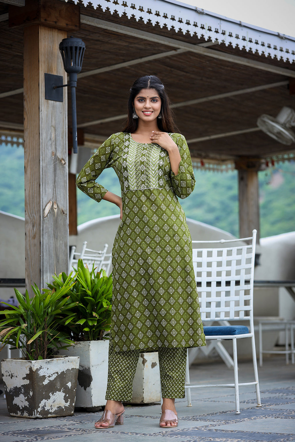Kaajh Women's Green Printed Kurta Pant Set | Grocsy