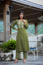 Kaajh Women's Green Printed Kurta Pant Set | Grocsy
