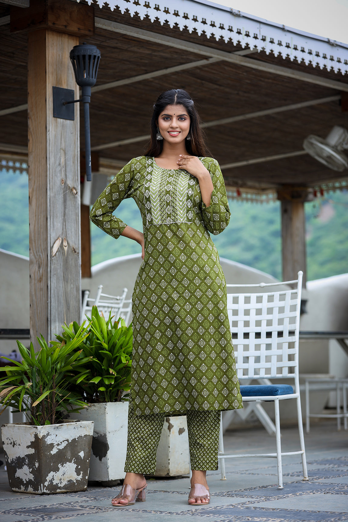 Kaajh Women's Green Printed Kurta Pant Set | Grocsy