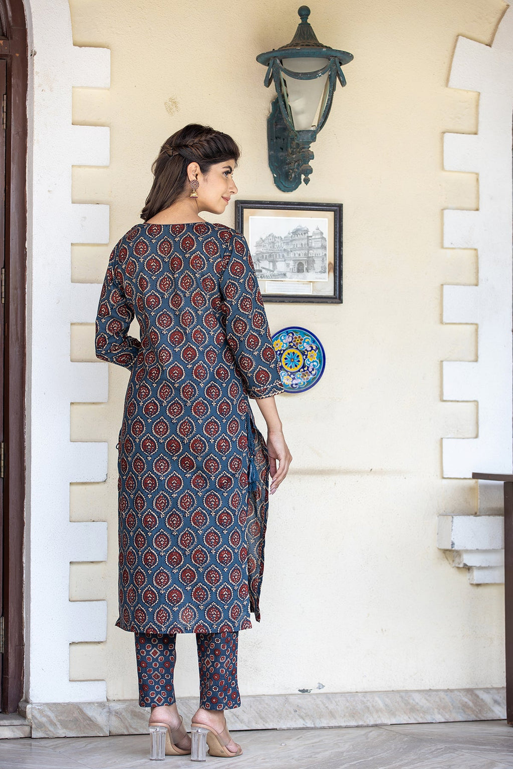 Kaajh Women's Blue Ajrak Print Cotton Kurta Pant Set | Grocsy