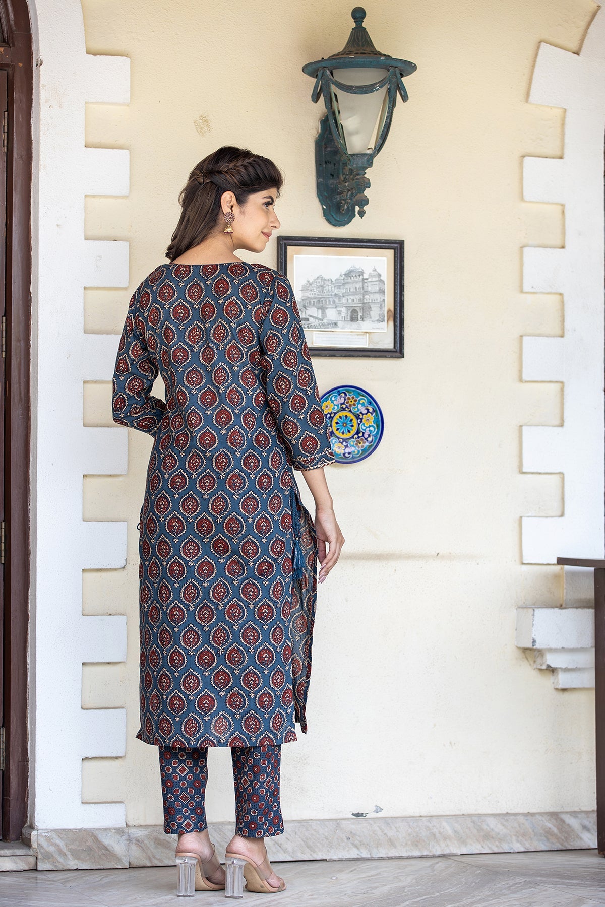 Kaajh Women's Blue Ajrak Print Cotton Kurta Pant Set | Grocsy