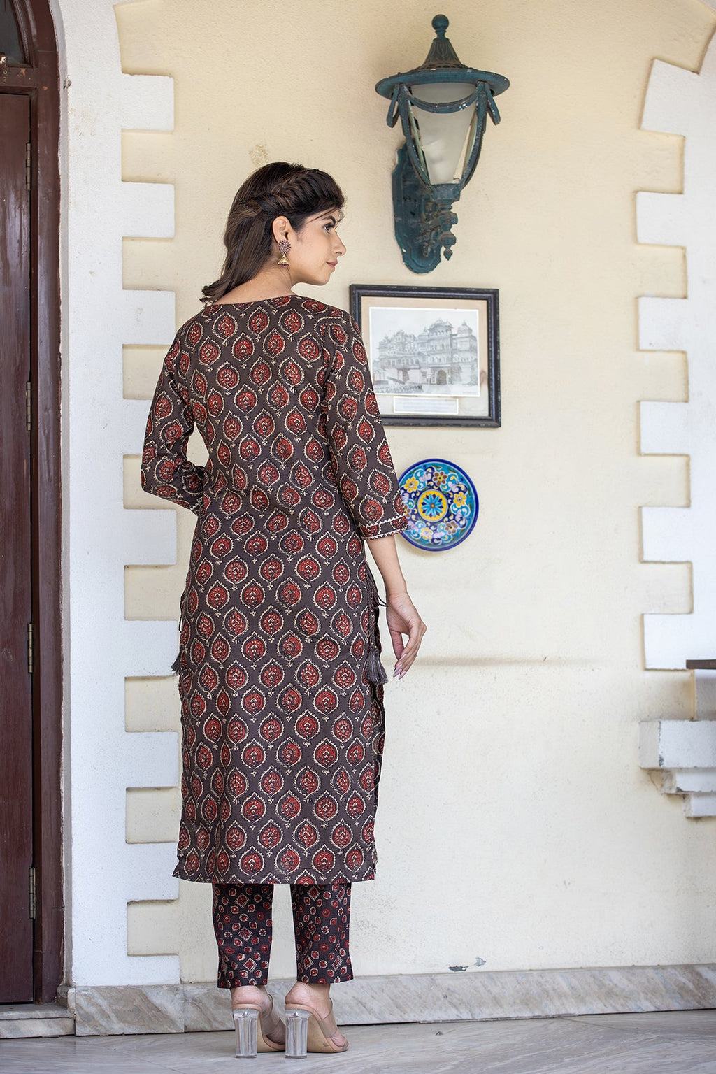 Kaajh Women's Brown Ajrak Print Cotton Kurta Pant Set | Grocsy