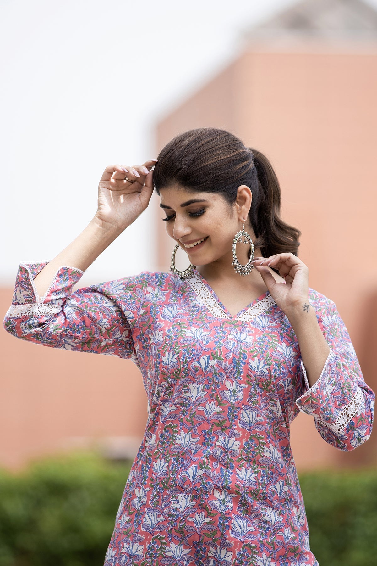 Kaajh Women's Pink Floral Printed Cotton Kurta | Grocsy