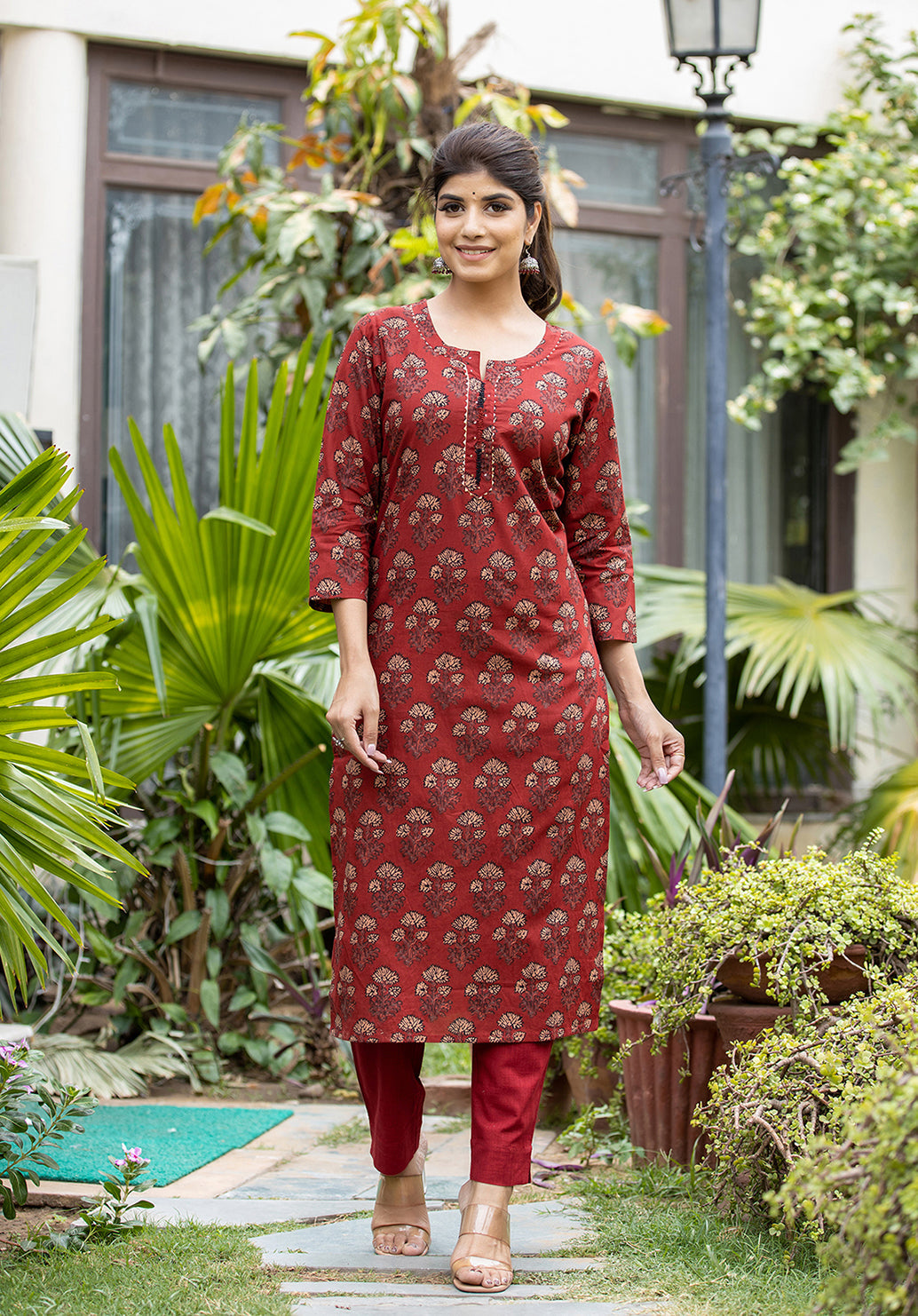 Kaajh Women's Maroon Floral Printed Cotton Kurta Pant Set | Grocsy