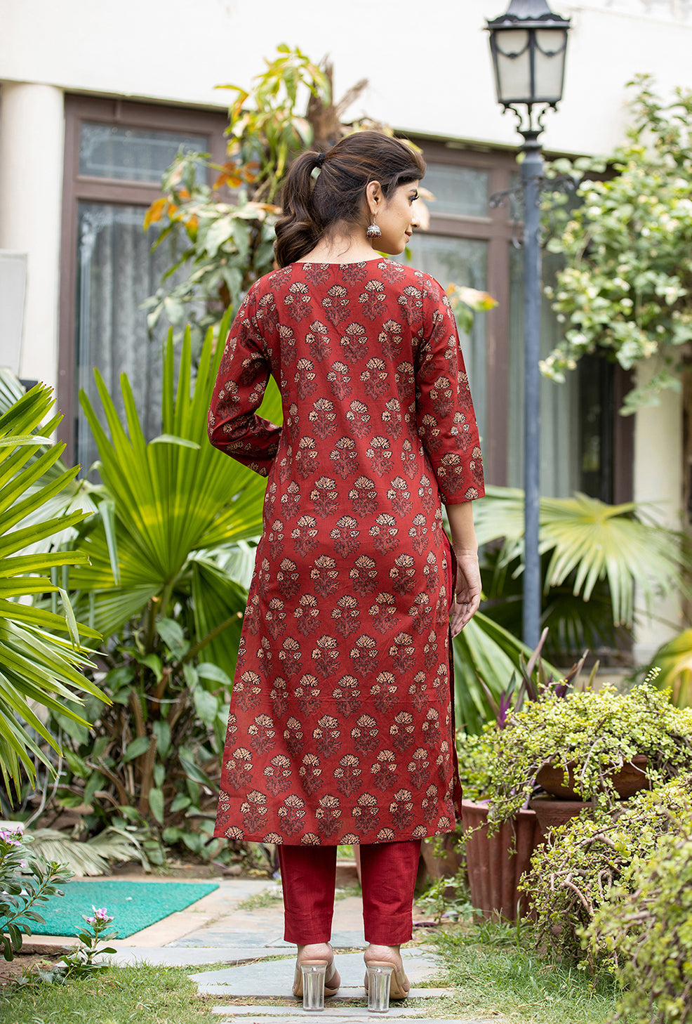 Kaajh Women's Maroon Floral Printed Cotton Kurta Pant Set | Grocsy