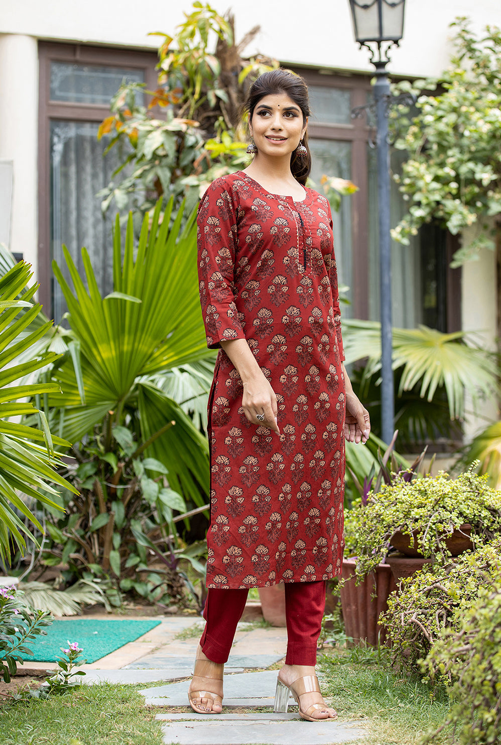 Kaajh Women's Maroon Floral Printed Cotton Kurta Pant Set | Grocsy