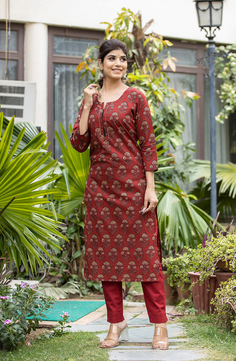 Kaajh Women's Maroon Floral Printed Cotton Kurta Pant Set | Grocsy