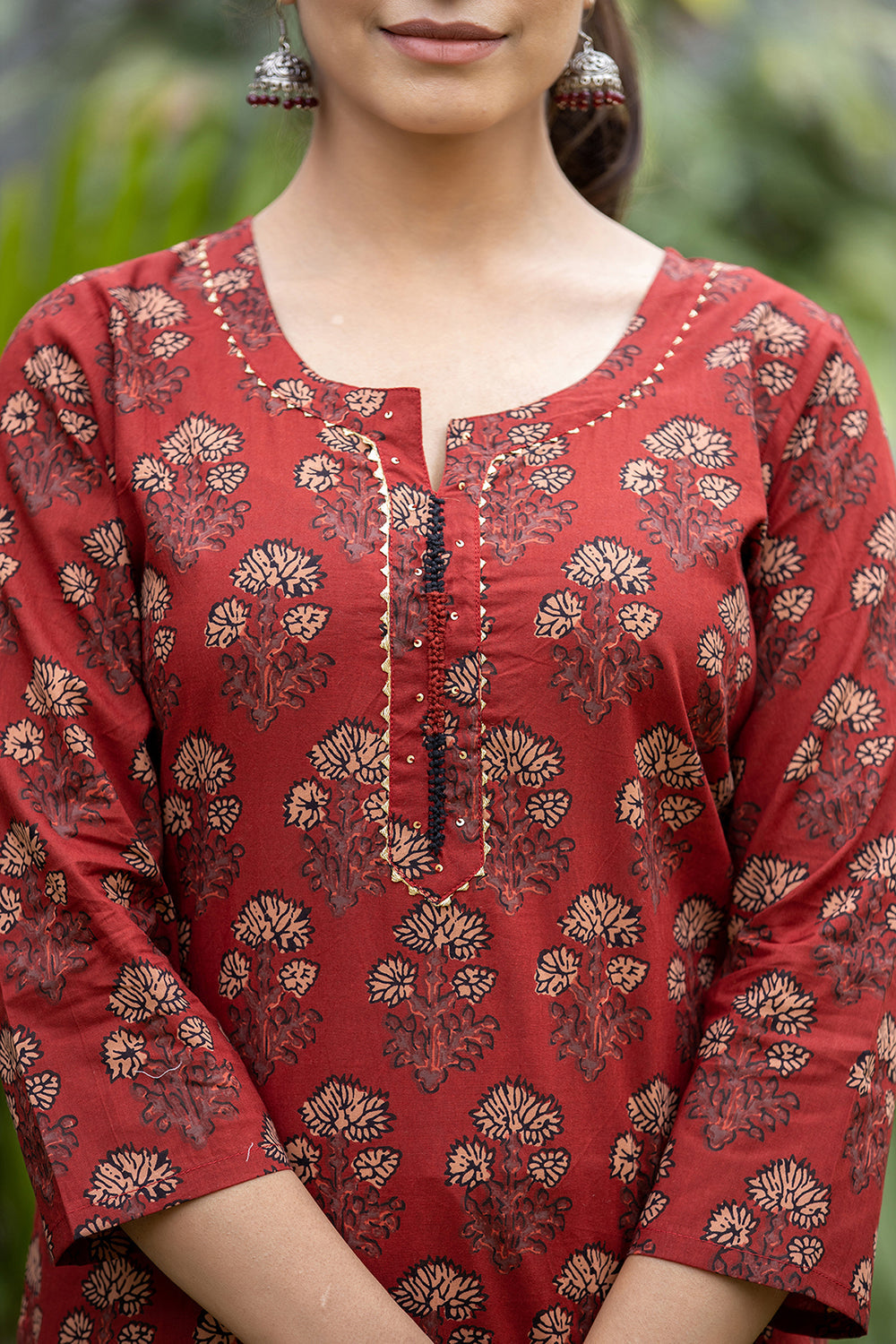 Kaajh Women's Maroon Floral Printed Cotton Kurta Pant Set | Grocsy