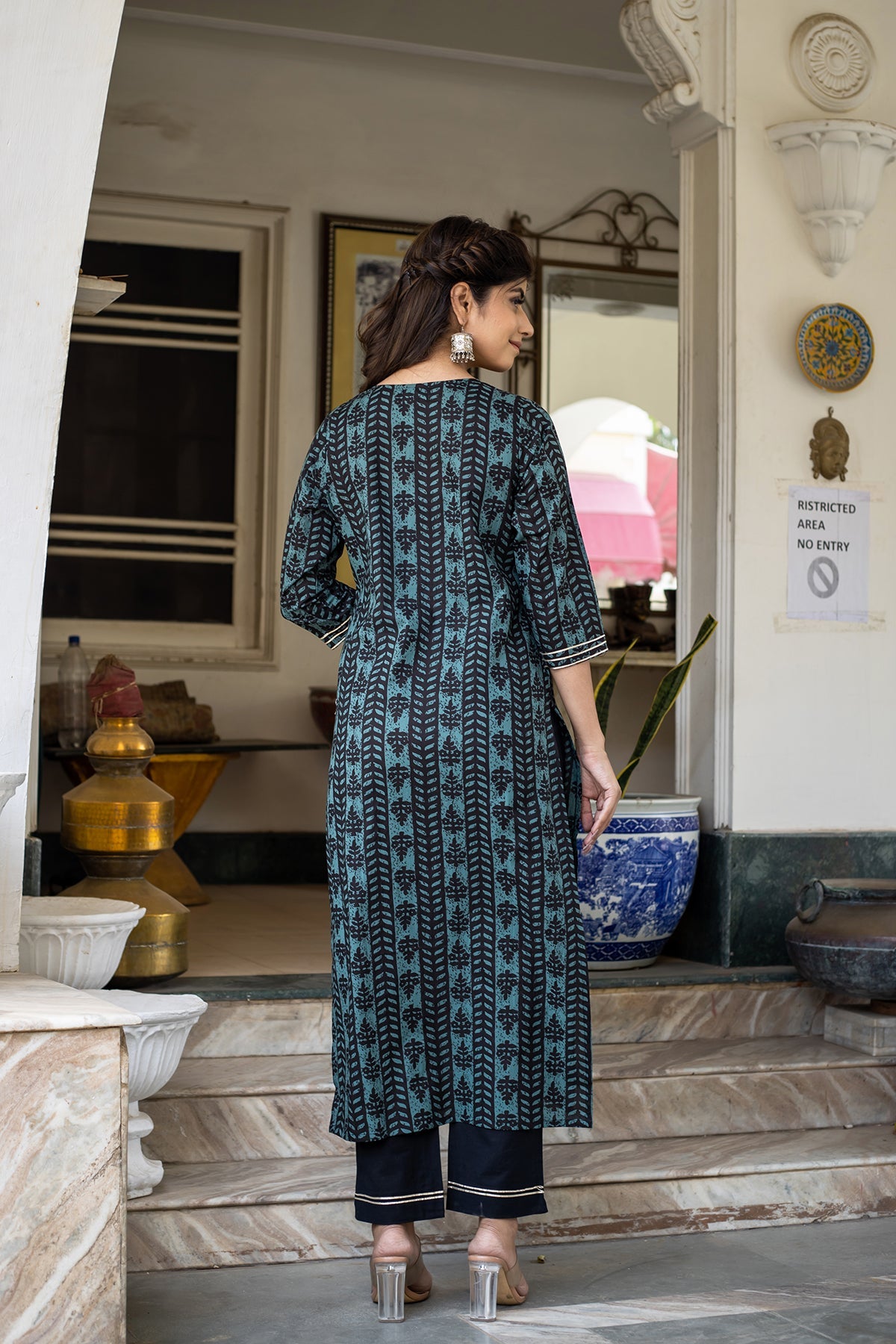 Kaajh Women's Green Embroidered Kurta Pant Set | Grocsy