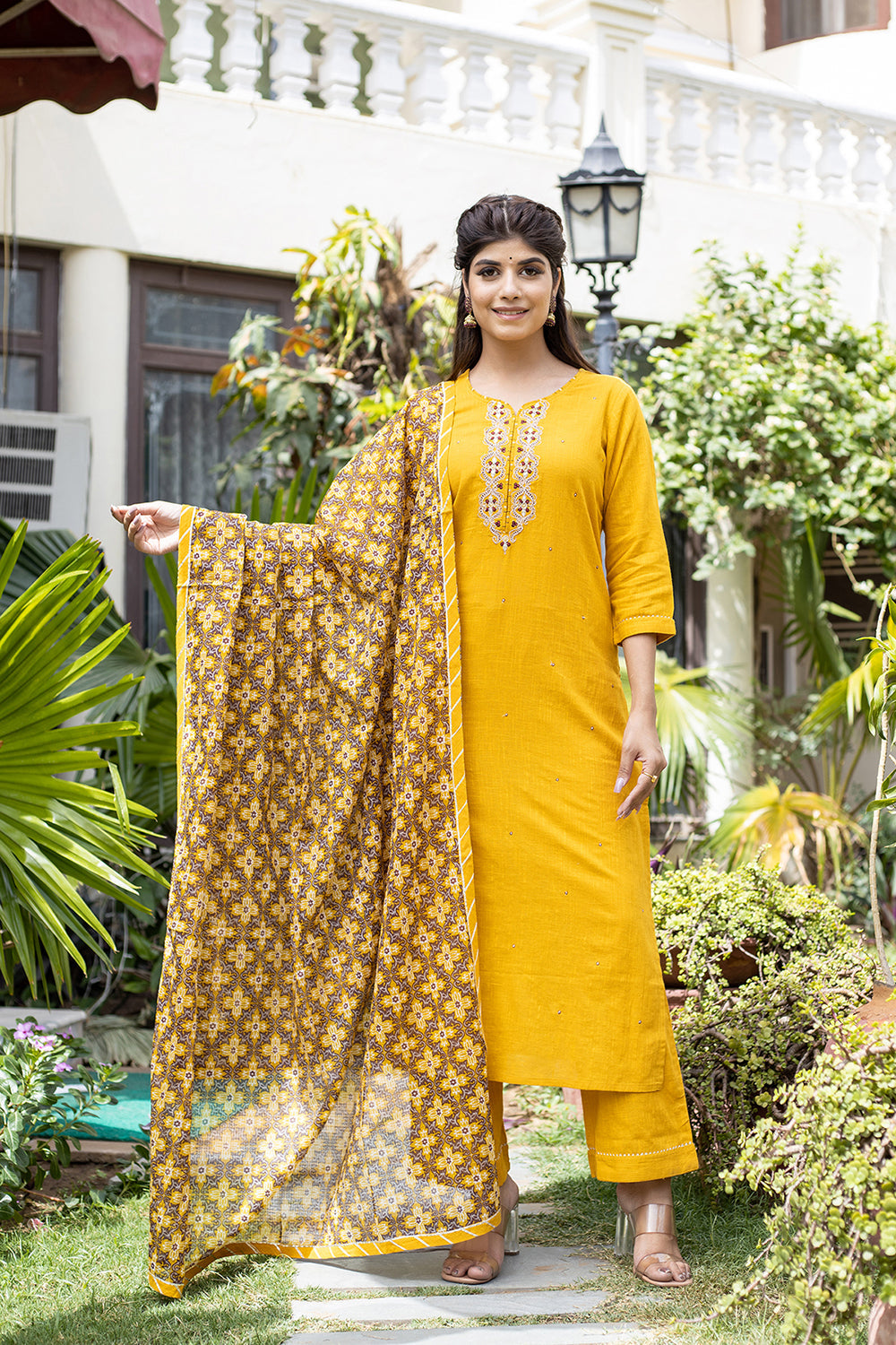 Kaajh Women's Yellow Zari Embroidery Kurta Pant Set With Dupatta | Grocsy