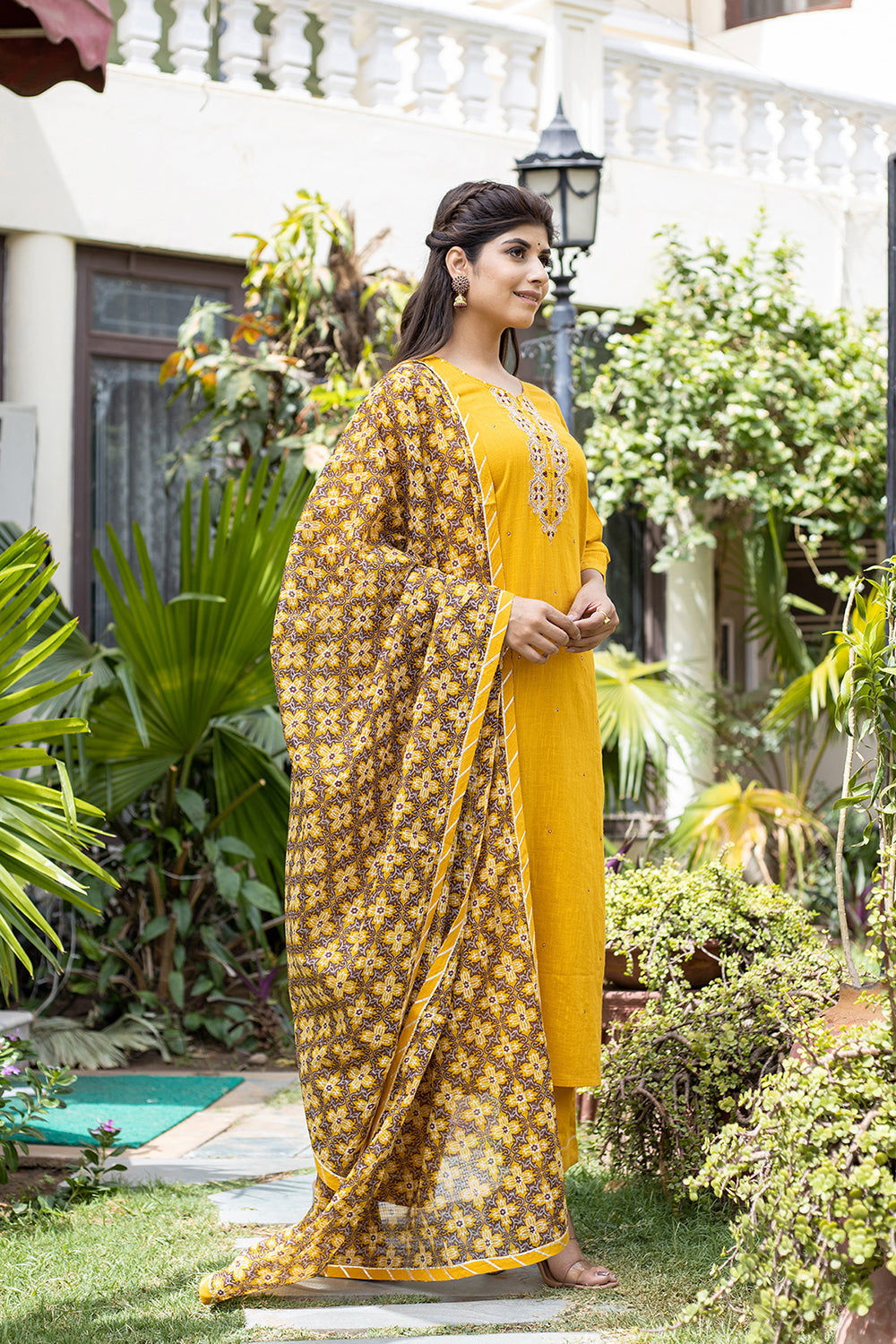 Kaajh Women's Yellow Zari Embroidery Kurta Pant Set With Dupatta | Grocsy