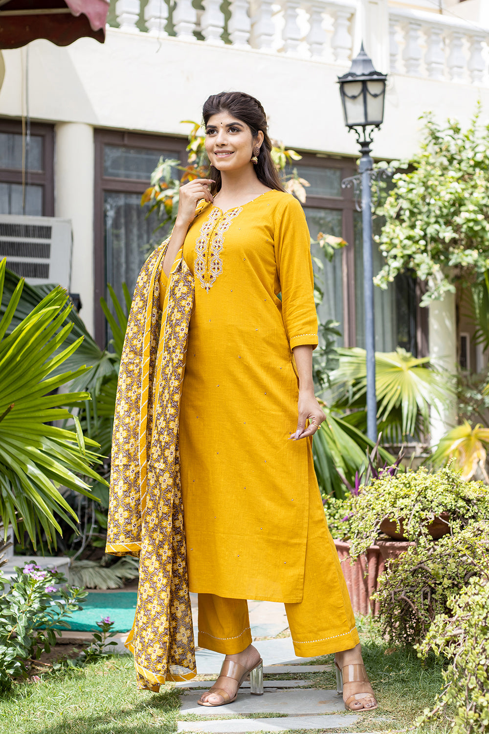Kaajh Women's Yellow Zari Embroidery Kurta Pant Set With Dupatta | Grocsy