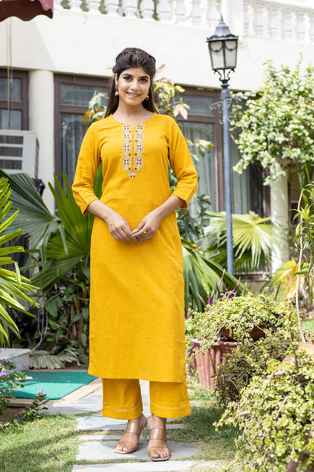 Kaajh Women's Yellow Zari Embroidery Kurta Pant Set With Dupatta | Grocsy