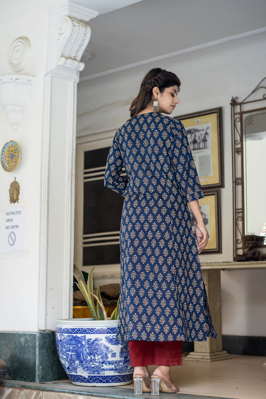 Kaajh Women's Blue Bagru Print Kurta Pant Set | Grocsy