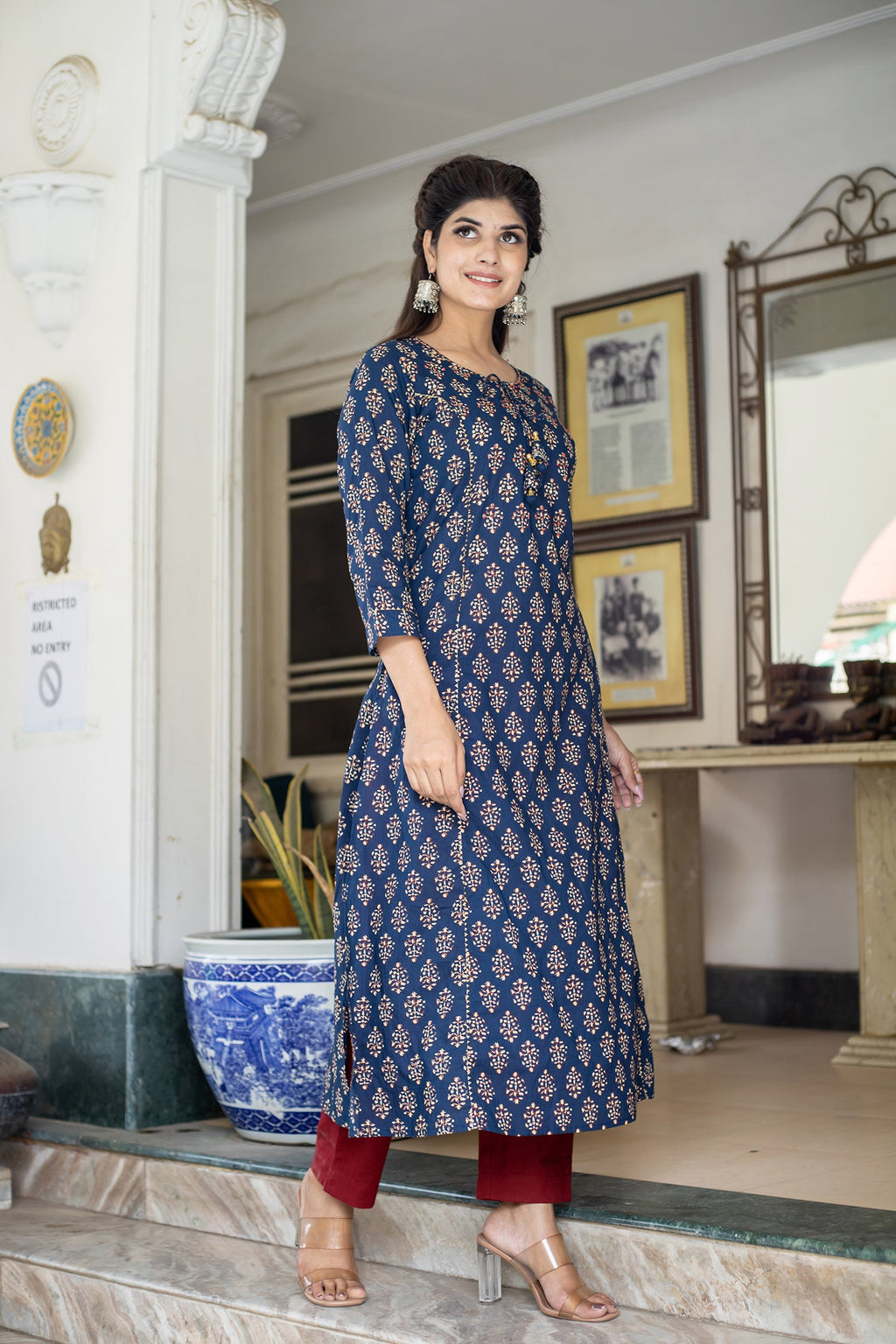 Kaajh Women's Blue Bagru Print Kurta Pant Set | Grocsy