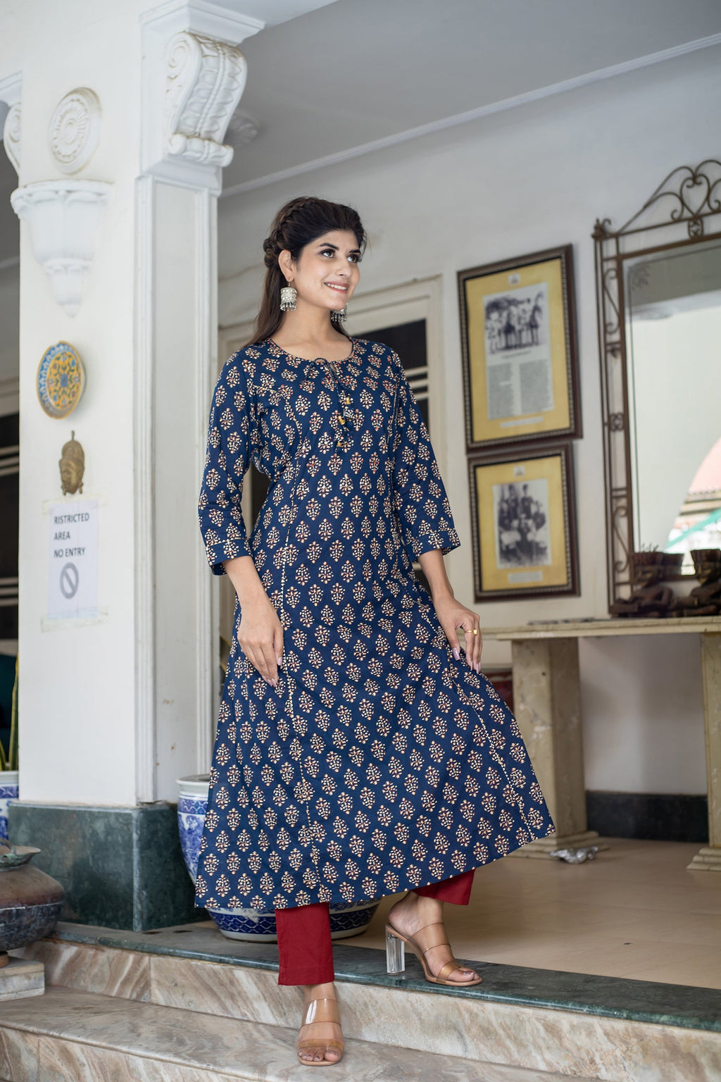 Kaajh Women's Blue Bagru Print Kurta Pant Set | Grocsy