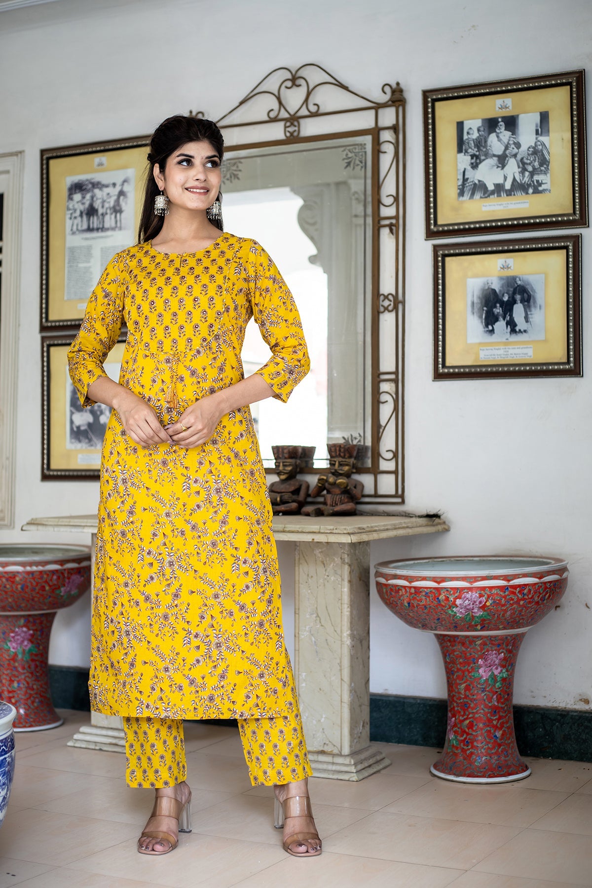 Kaajh Women's Yellow Floral Print Kurta Pant Set | Grocsy