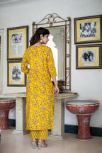Kaajh Women's Yellow Floral Print Kurta Pant Set | Grocsy