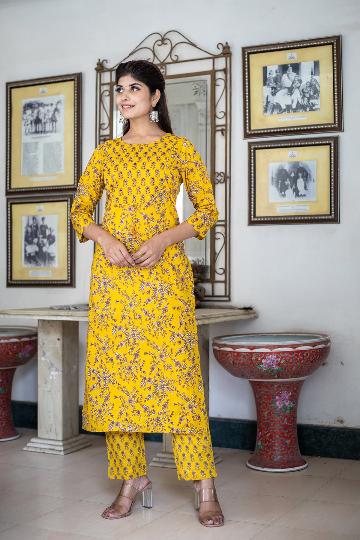 Kaajh Women's Yellow Floral Print Kurta Pant Set | Grocsy