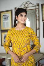 Kaajh Women's Yellow Floral Print Kurta Pant Set | Grocsy