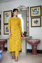 Kaajh Women's Yellow Floral Print Kurta Pant Set | Grocsy