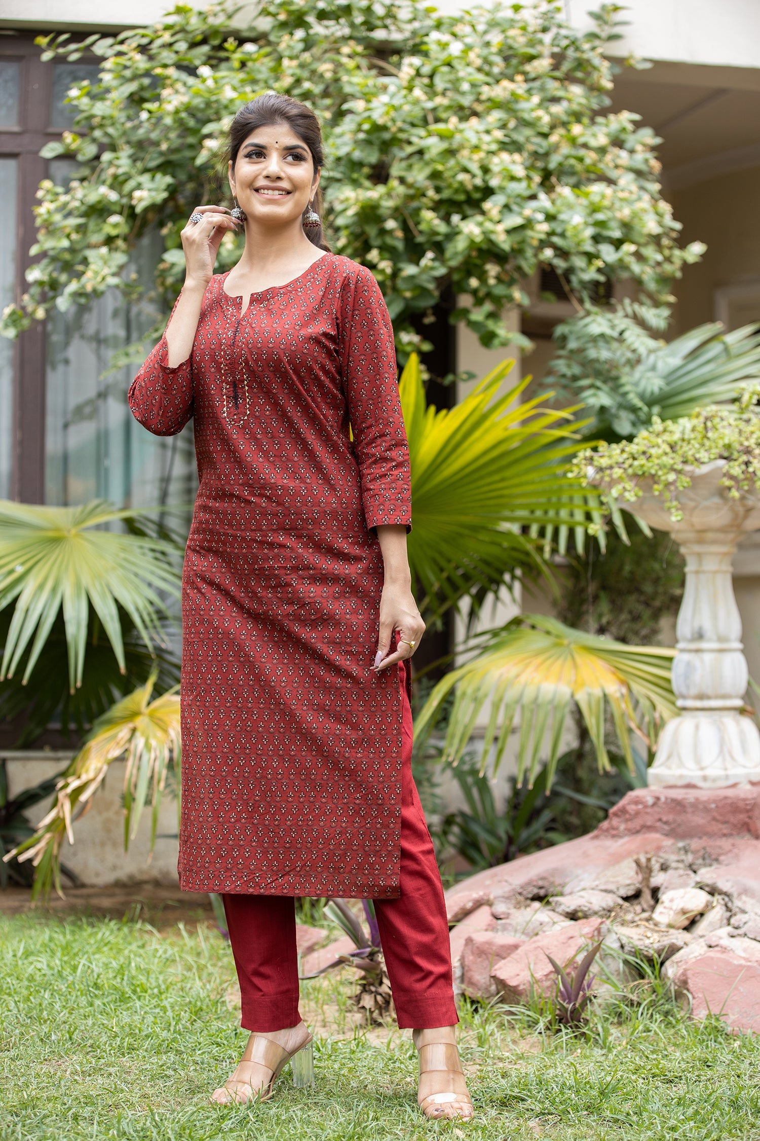 Kaajh Women's Maroon Bootti Printed Cotton Kurta Pant Set | Grocsy