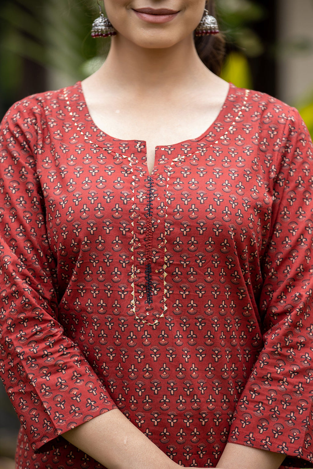 Kaajh Women's Maroon Bootti Printed Cotton Kurta Pant Set | Grocsy