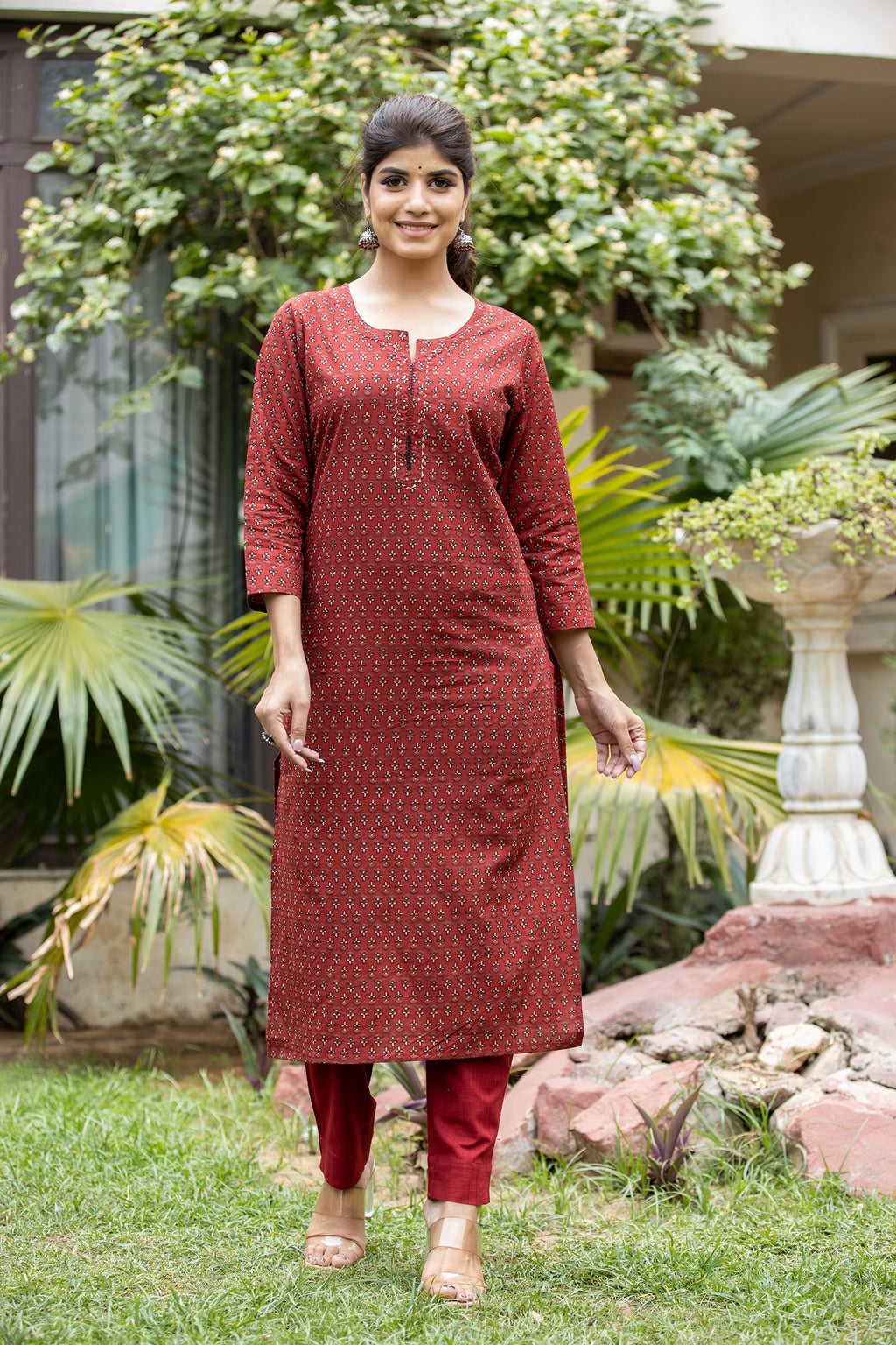 Kaajh Women's Maroon Bootti Printed Cotton Kurta Pant Set | Grocsy