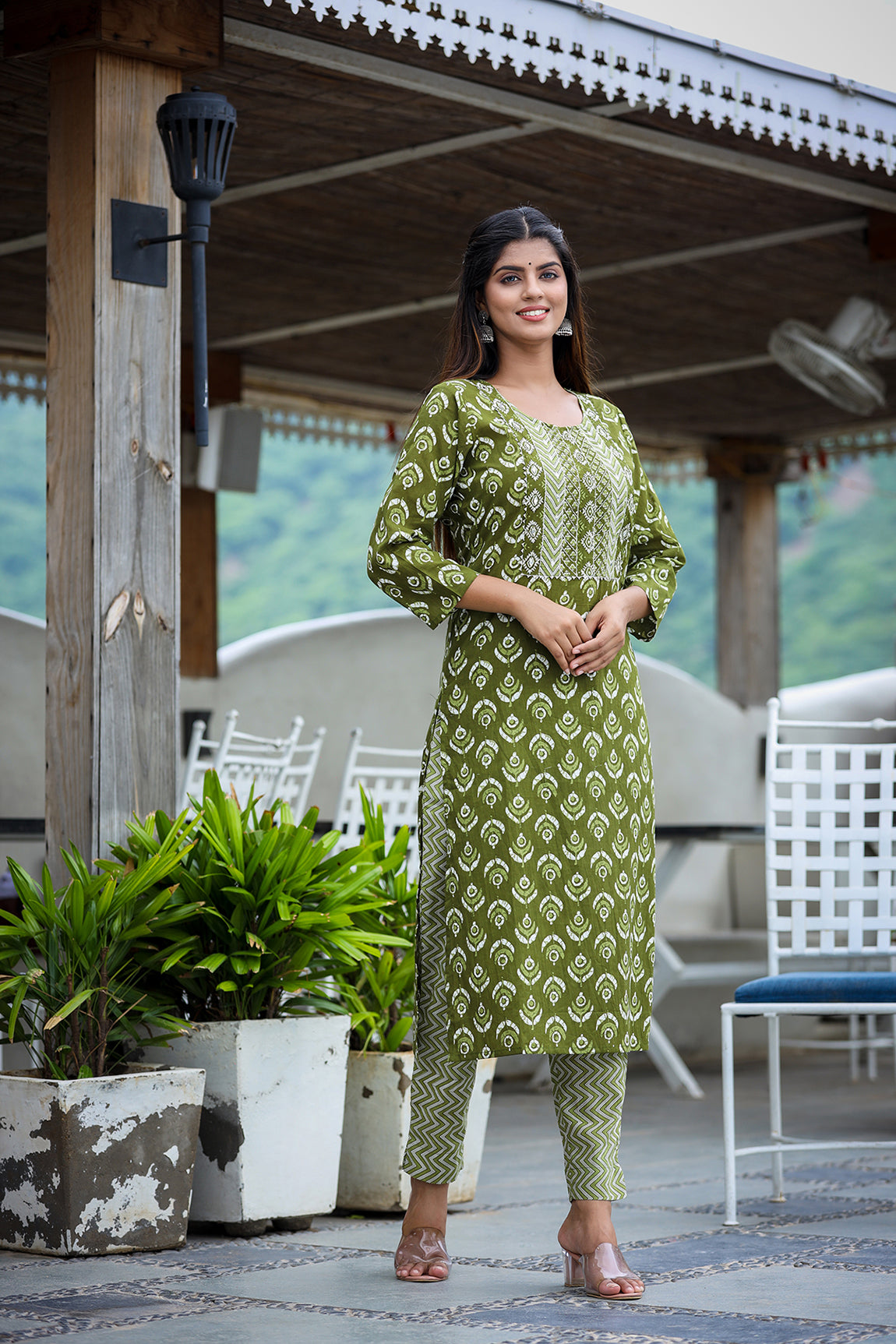 Kaajh Women's Green Floral Printed Kurta Pant Set | Grocsy