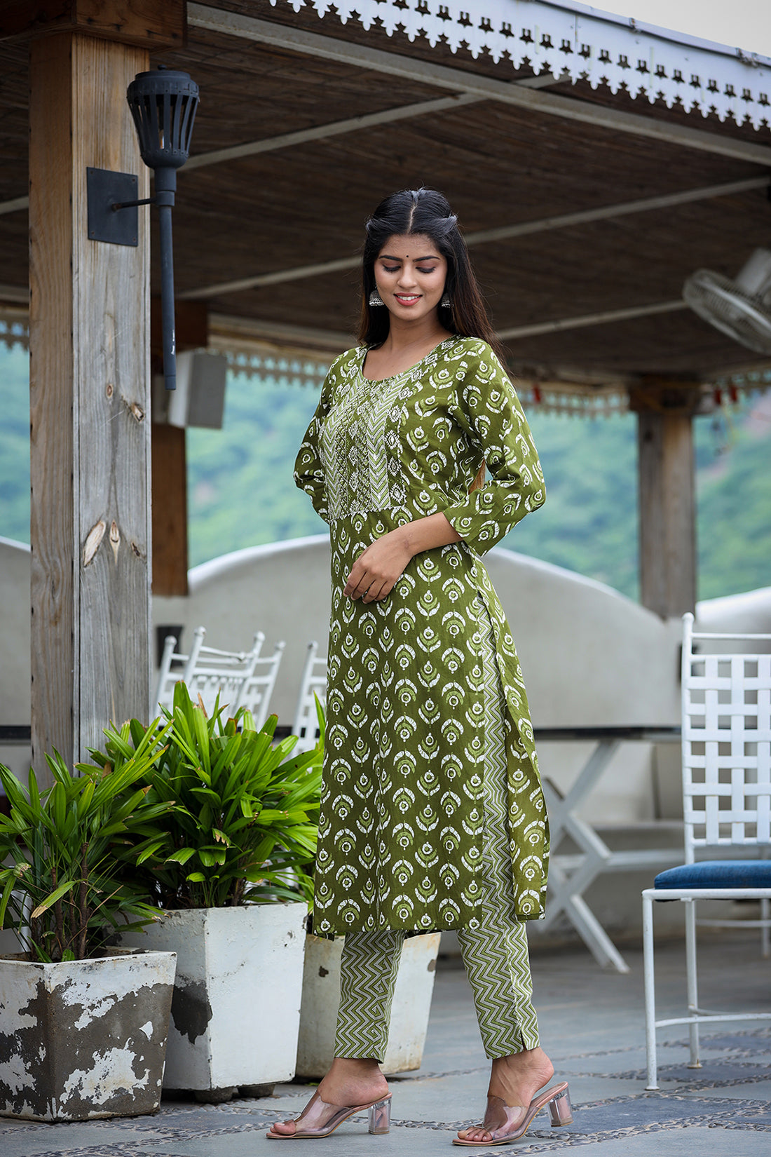 Kaajh Women's Green Floral Printed Kurta Pant Set | Grocsy