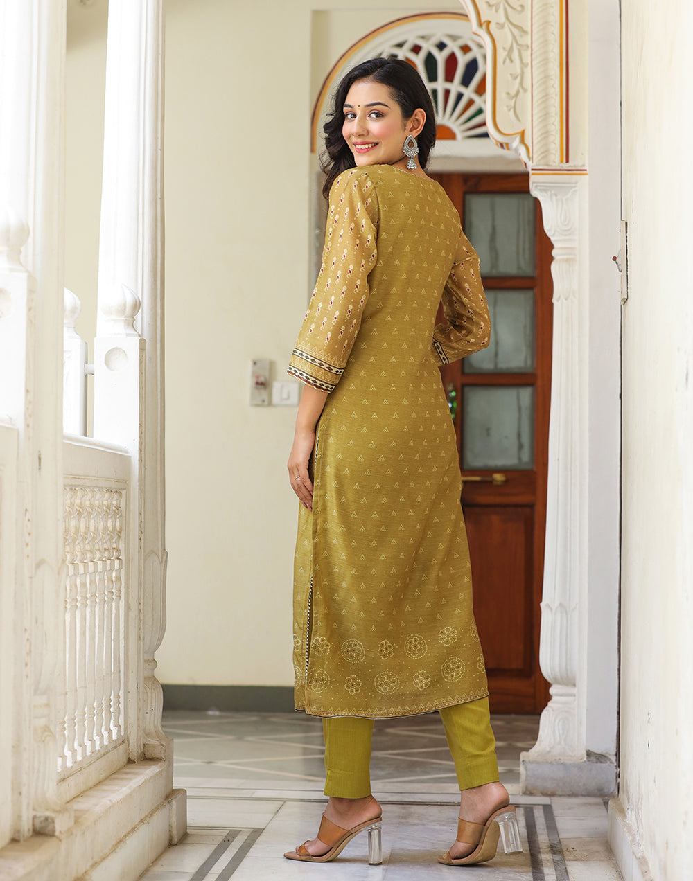 Kaajh Women's Mehndi Green Chanderi Kurta Set With Dupatta And Pant | Grocsy