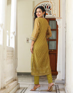 Kaajh Women's Mehndi Green Chanderi Kurta Set With Dupatta And Pant | Grocsy