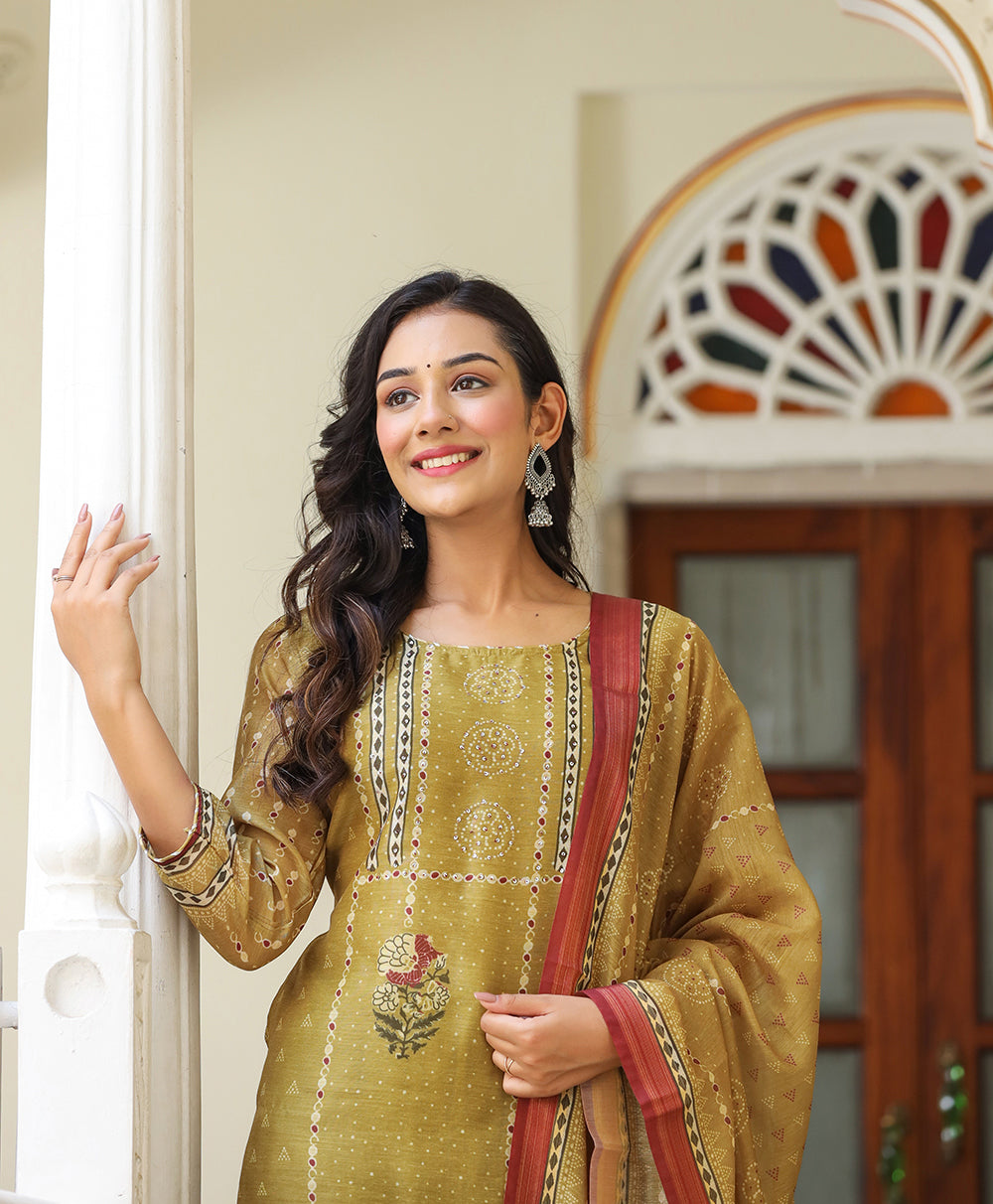 Kaajh Women's Mehndi Green Chanderi Kurta Set With Dupatta And Pant | Grocsy
