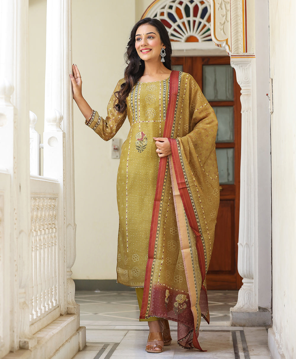 Kaajh Women's Mehndi Green Chanderi Kurta Set With Dupatta And Pant | Grocsy