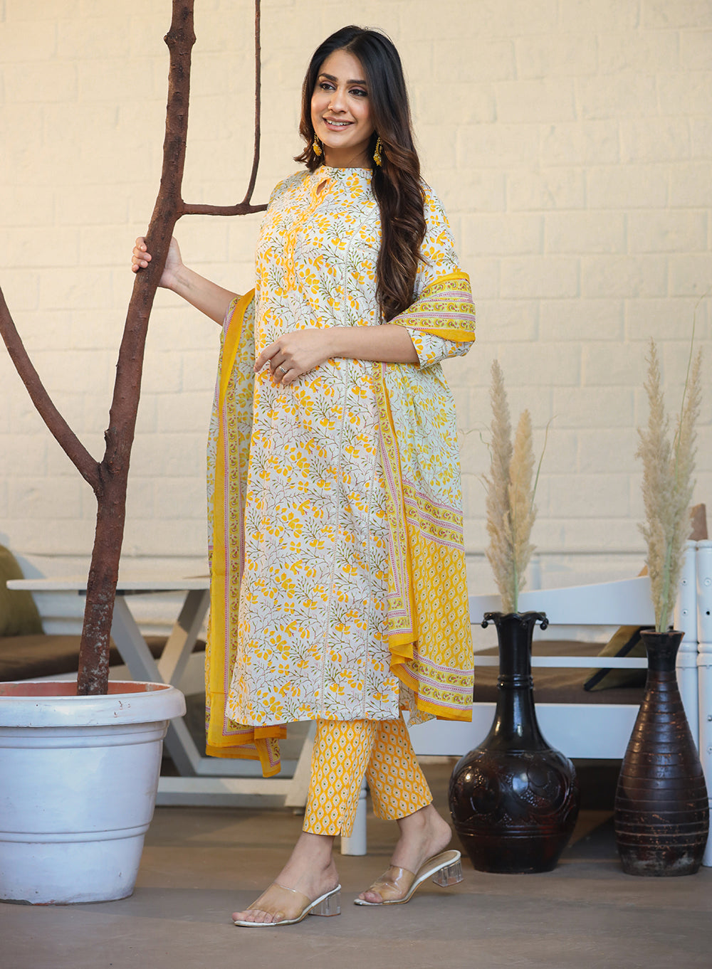 Kaajh Woman's Yellow Ethnic Print Cotton Kurta Pant Set With Dupatta | Grocsy