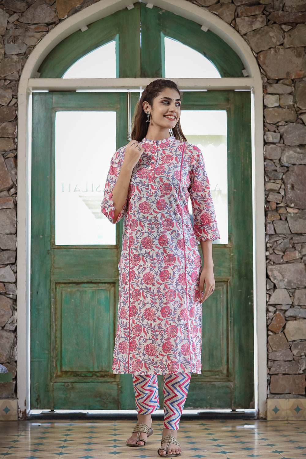 Kaajh Women's Pink Floral Printed Kurta Pant Set | Grocsy