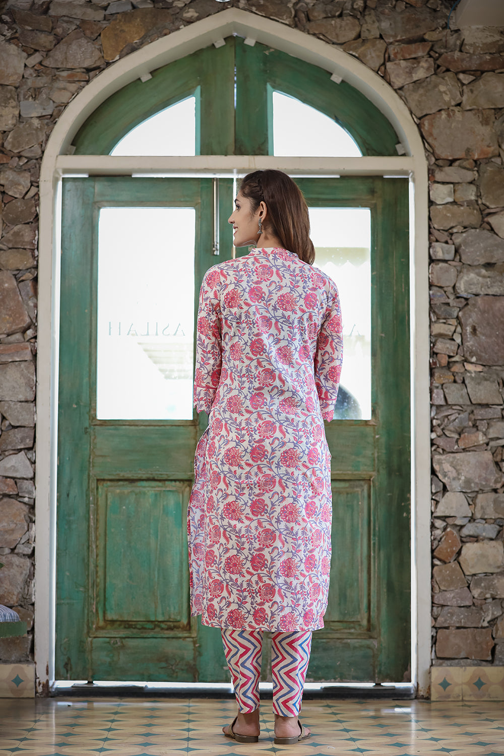 Kaajh Women's Pink Floral Printed Kurta Pant Set | Grocsy