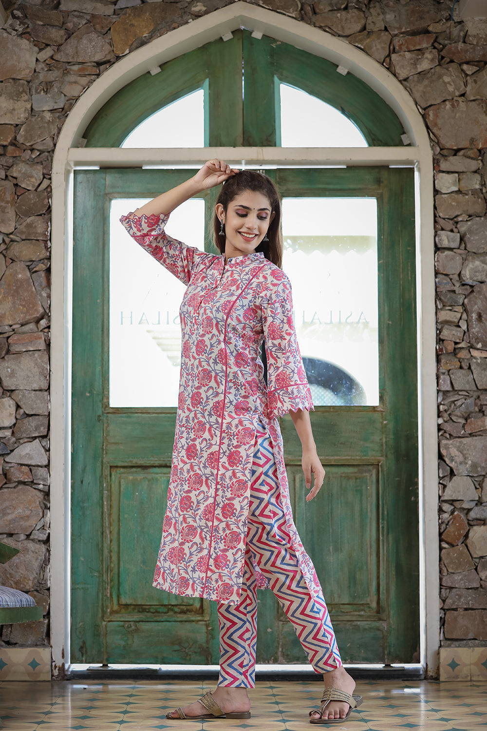 Kaajh Women's Pink Floral Printed Kurta Pant Set | Grocsy