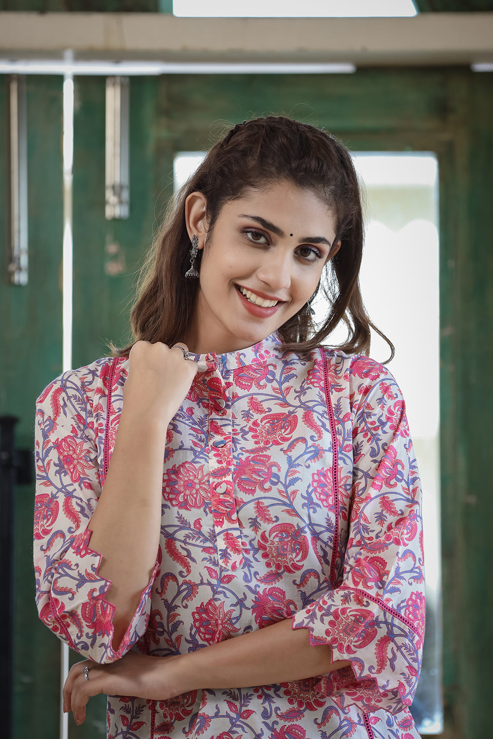 Kaajh Women's Pink Floral Printed Kurta Pant Set | Grocsy