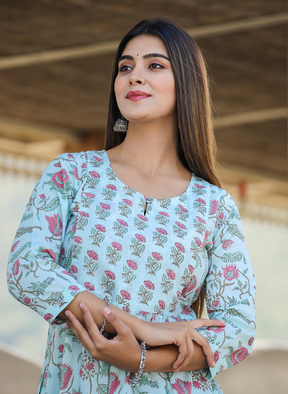 Kaajh Women's Sky Blue Floral Print Side Slit Cotton Kurta Pant Set | Grocsy