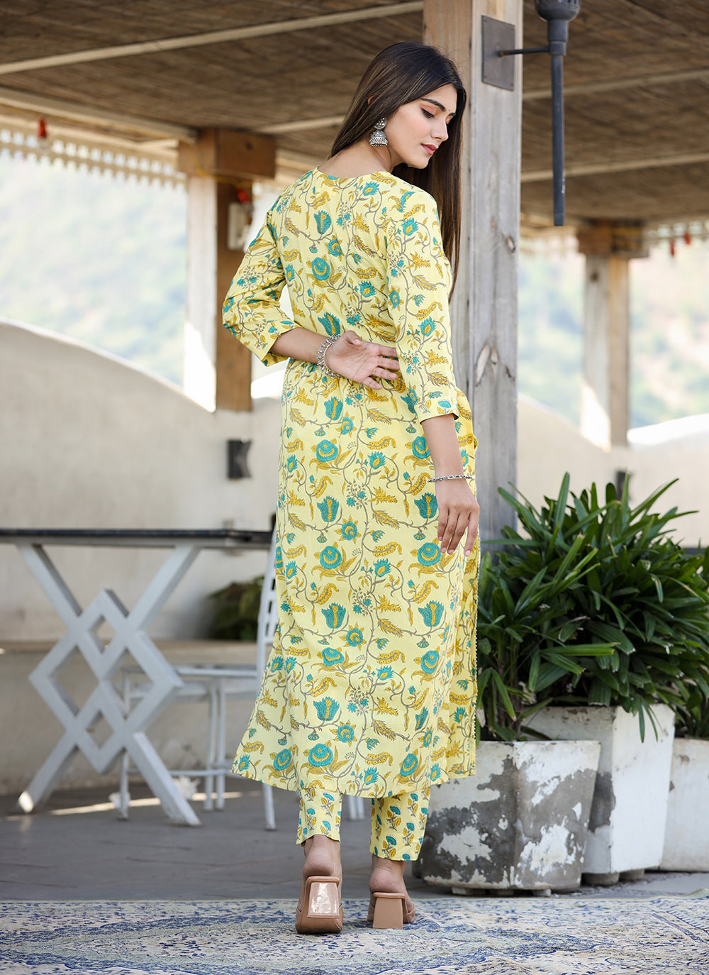 Kaajh Women's Yellow Floral Print Side Slit Cotton Kurta Pant Set | Grocsy