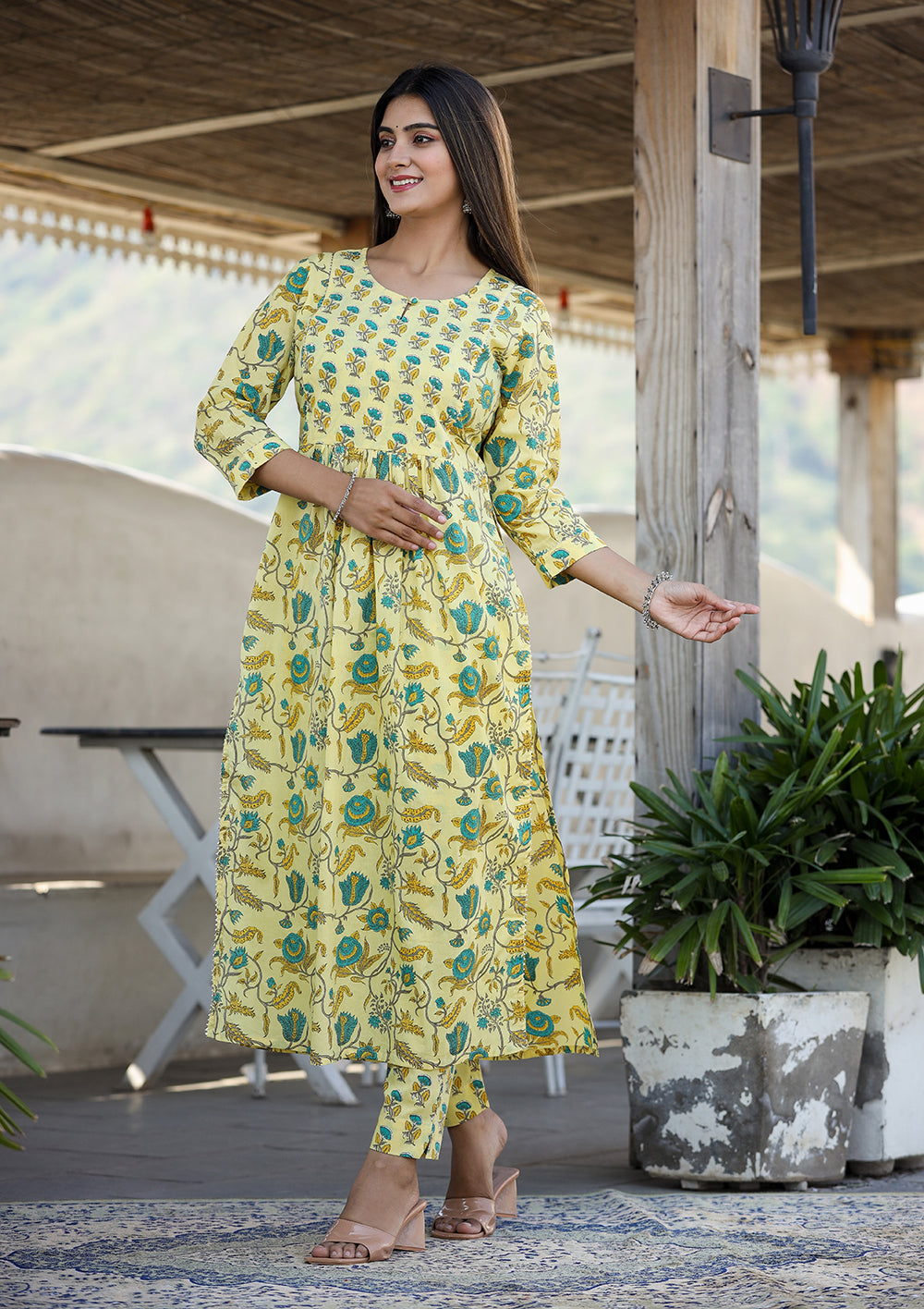 Kaajh Women's Yellow Floral Print Side Slit Cotton Kurta Pant Set | Grocsy
