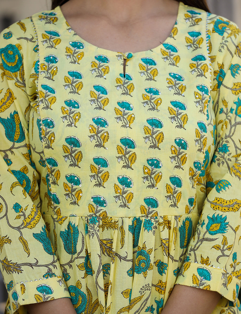 Kaajh Women's Yellow Floral Print Side Slit Cotton Kurta Pant Set | Grocsy
