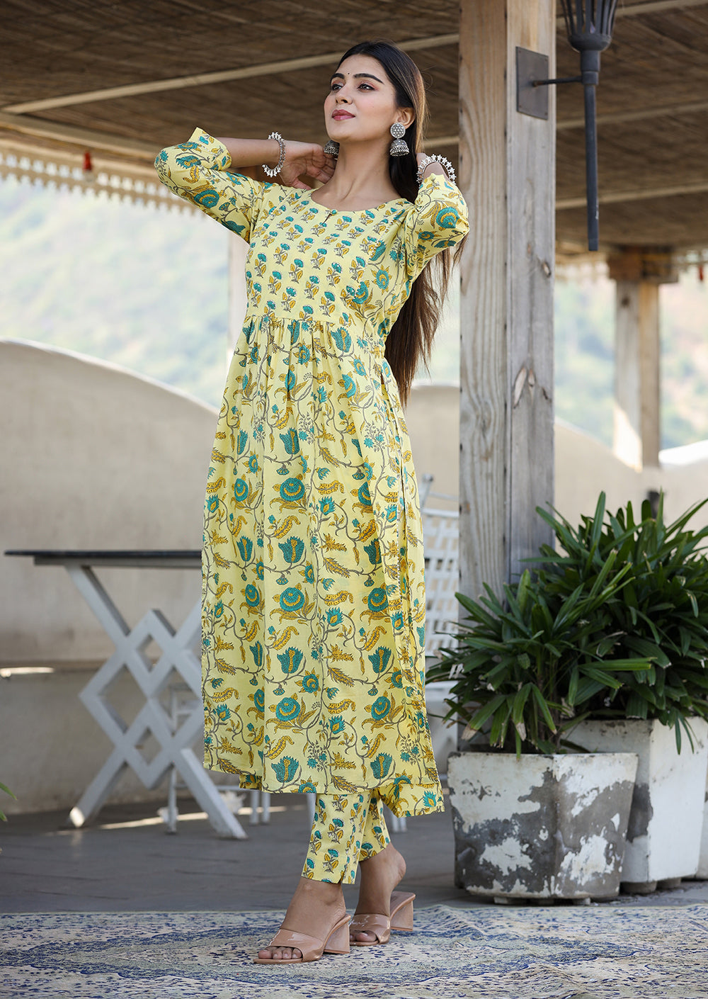 Kaajh Women's Yellow Floral Print Side Slit Cotton Kurta Pant Set | Grocsy