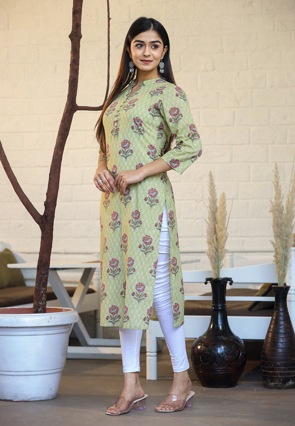 Kaajh Woman's Green Floral Print Cotton Casual Kurta | Grocsy