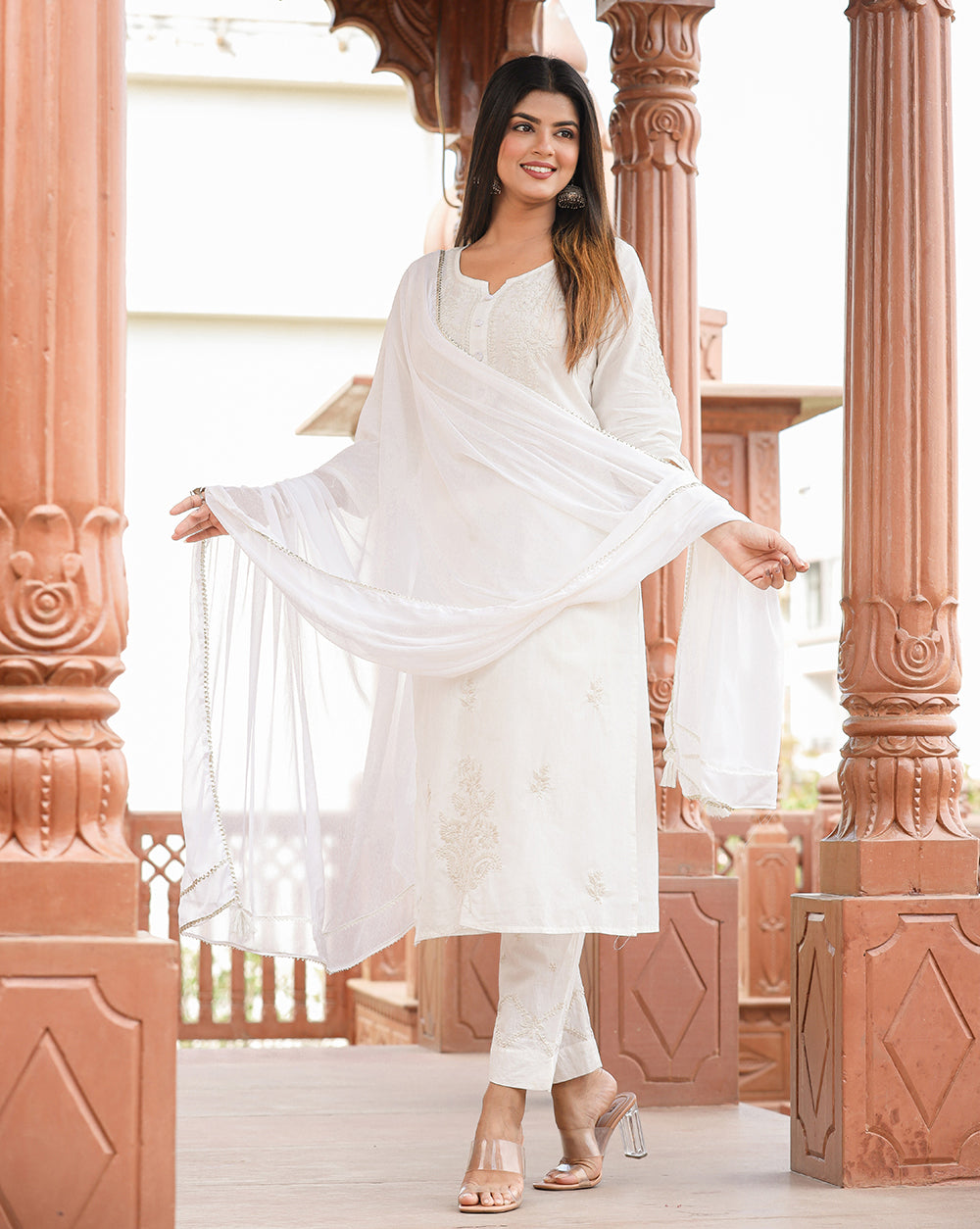 Kaajh Women's Off White Lucknow Chikankari Cotton Kurta Set With Dupatta | Grocsy