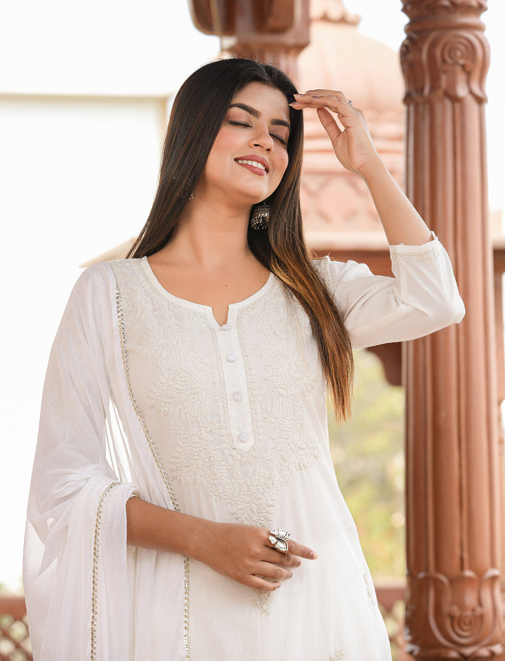 Kaajh Women's Off White Lucknow Chikankari Cotton Kurta Set With Dupatta | Grocsy