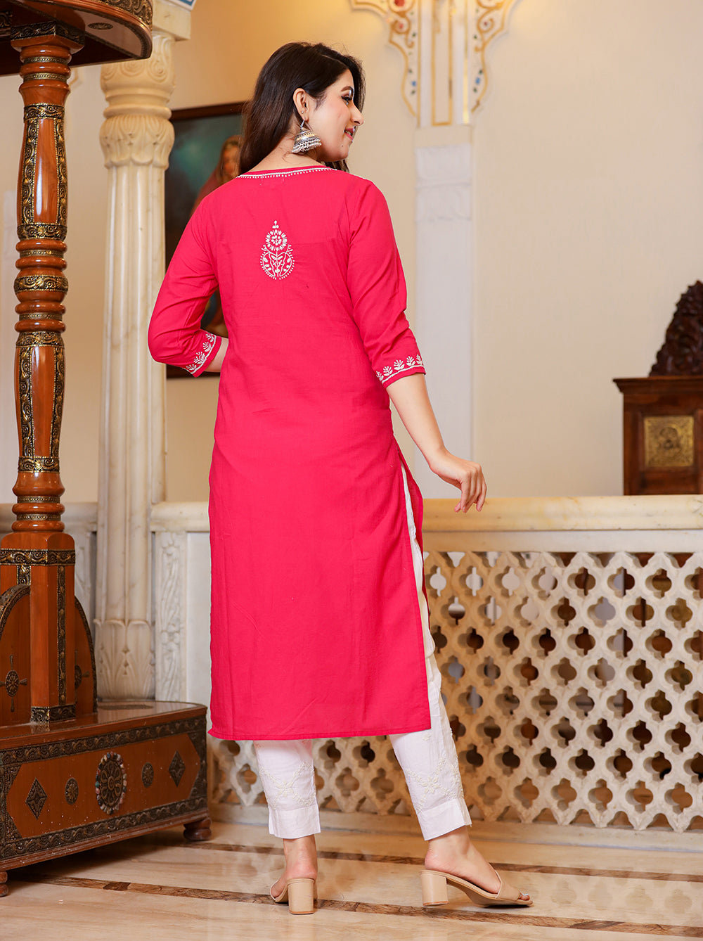 Kaajh Women's Pink Hand Embroidered Lucknow Chikankari Kurta Set With Dupatta | Grocsy